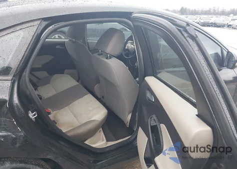 2014 Ford Focus Se z USA, uszkodzony, nr VIN 1FADP3F29EL152670